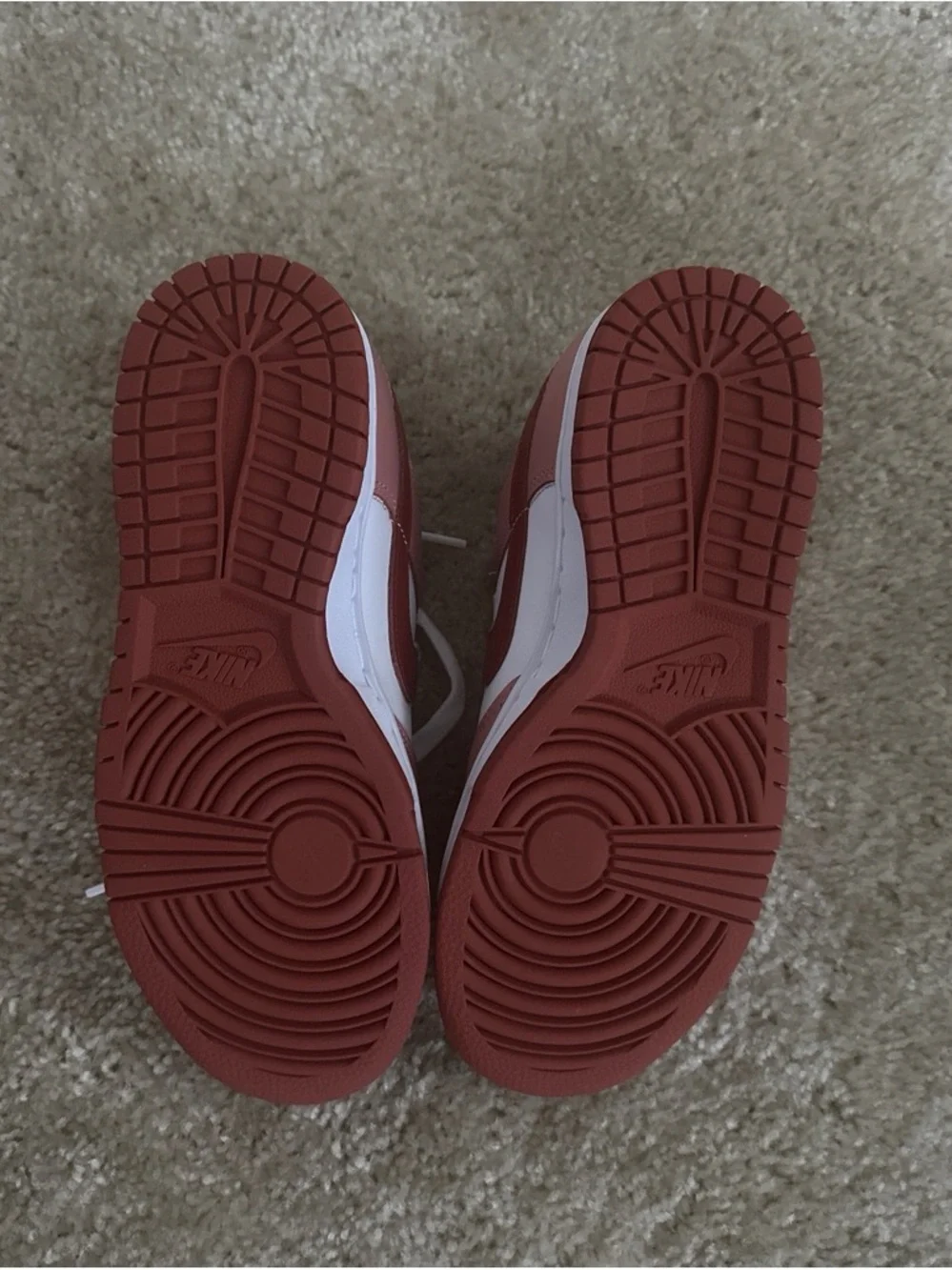 Nike Kids Low-Top Sneakers in White and Rosewood